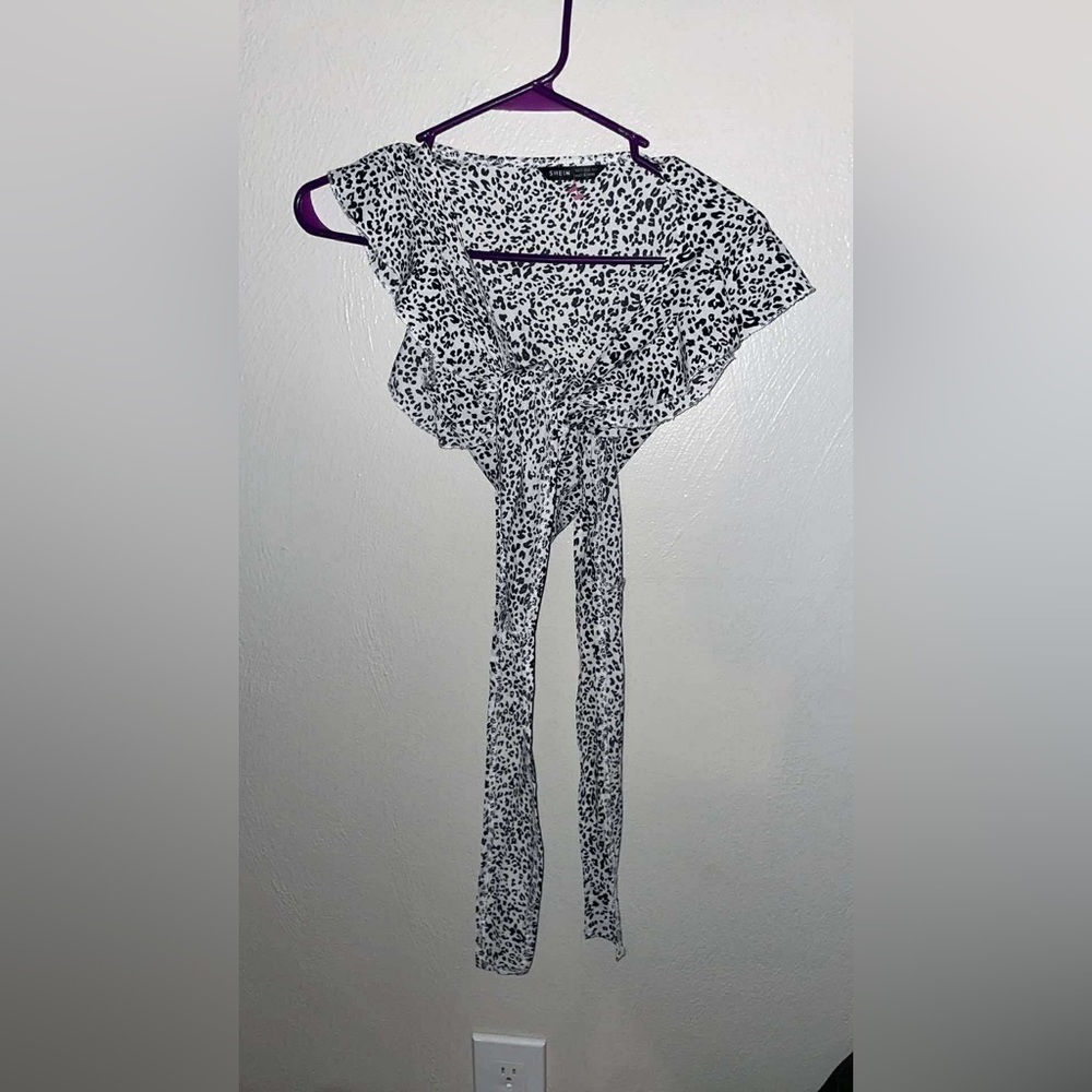 SHEIN Black and White Leopard Print Crop Top